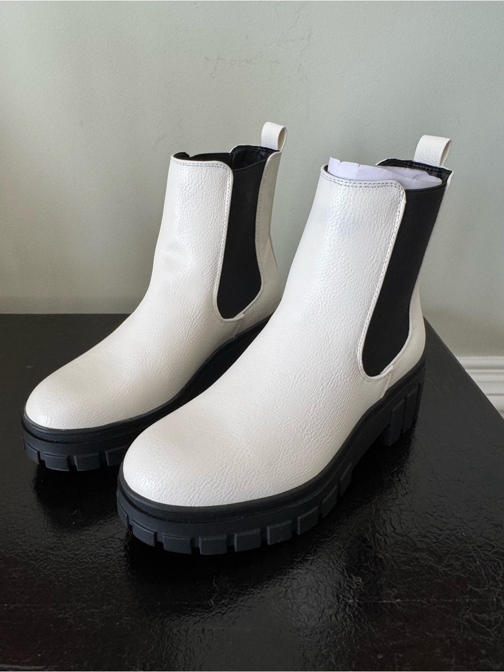 Cupcake Couture Girls Teagan Chelsea
Boot Sz 2 NWOT